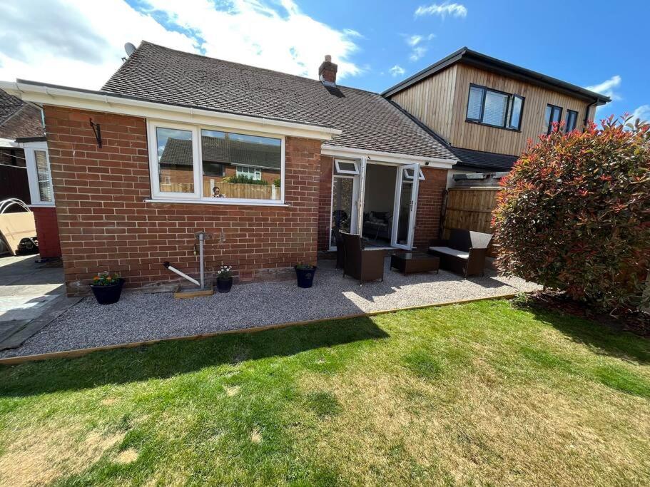 Idyllic Bungalow, Ideal Location In West Lancashire Burscough Eksteriør billede