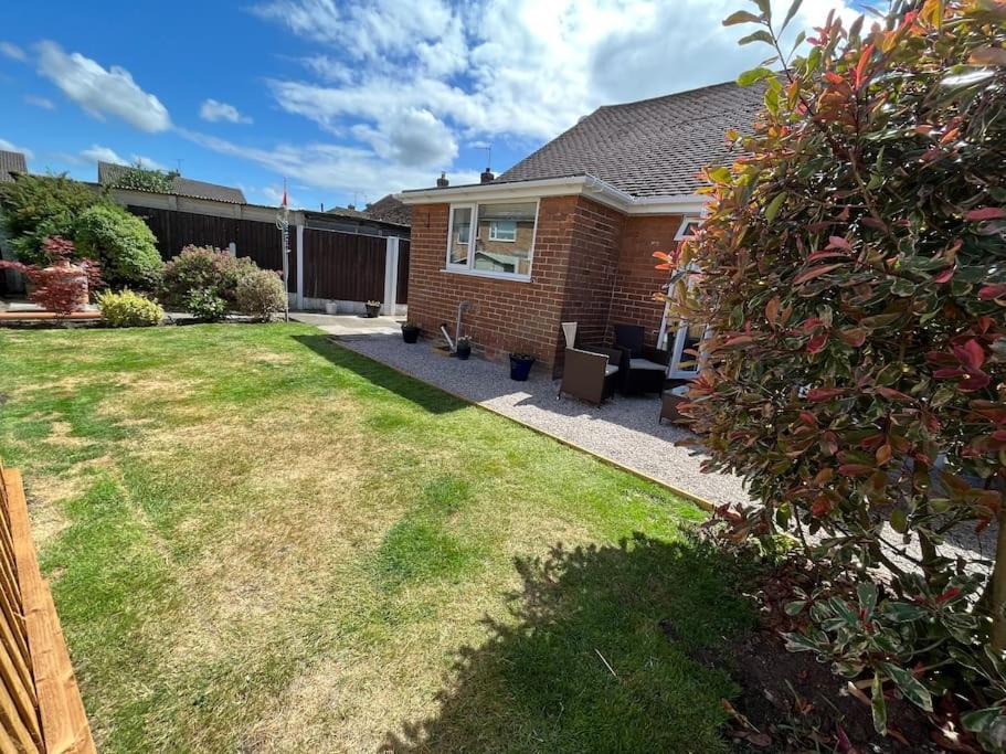 Idyllic Bungalow, Ideal Location In West Lancashire Burscough Eksteriør billede